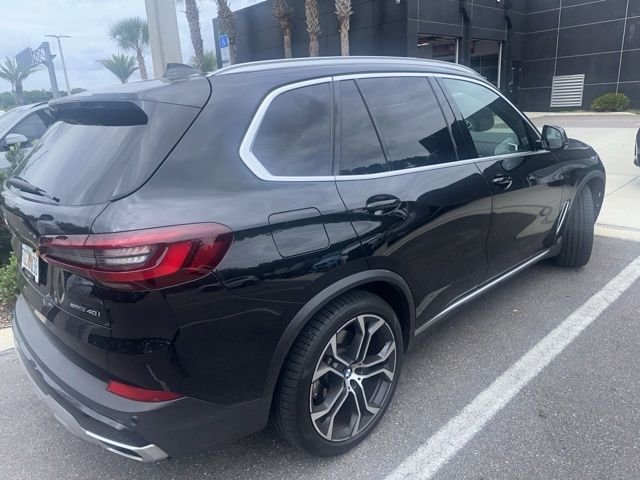 Used 2021 Black Sapphire Metallic BMW sDrive40i image 3