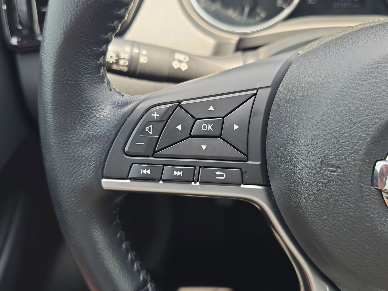 Used 2021 Gray Nissan SV image 21