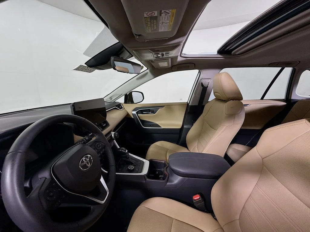Used 2024 Wind Chill Pearl Toyota Hybrid Limited image 23