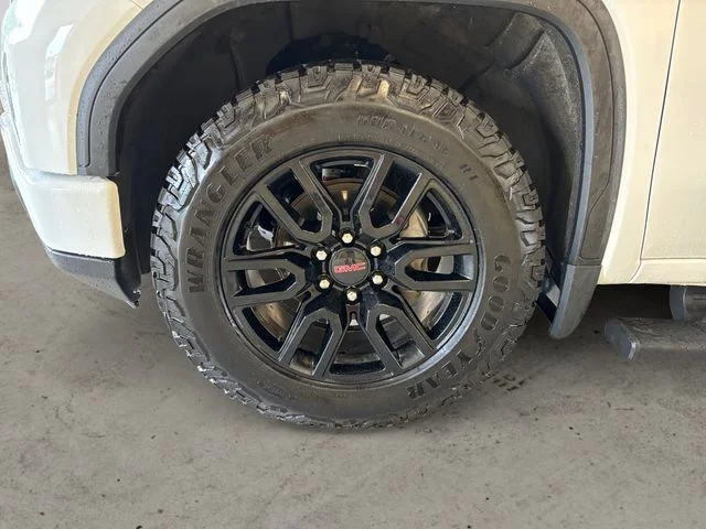 Used 2024 White GMC Elevation image 15