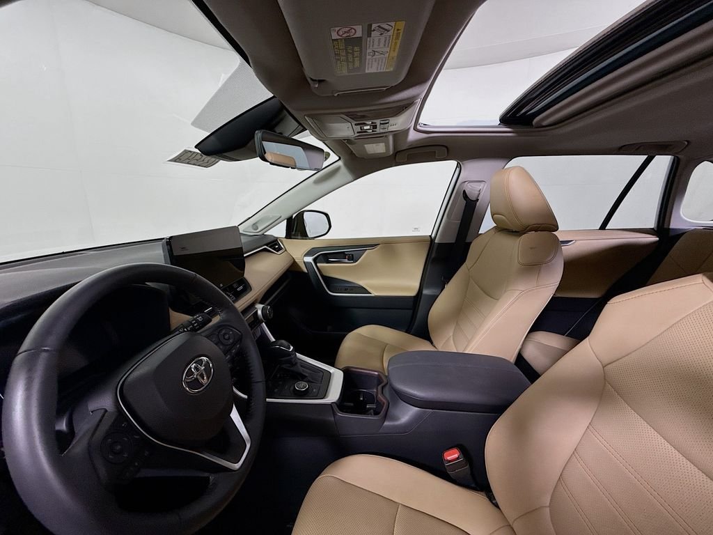Used 2024 Wind Chill Pearl Toyota Hybrid Limited image 23