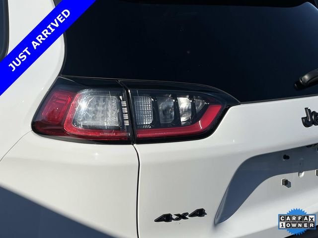 Certified Used 2021 White Jeep Latitude Lux image 11