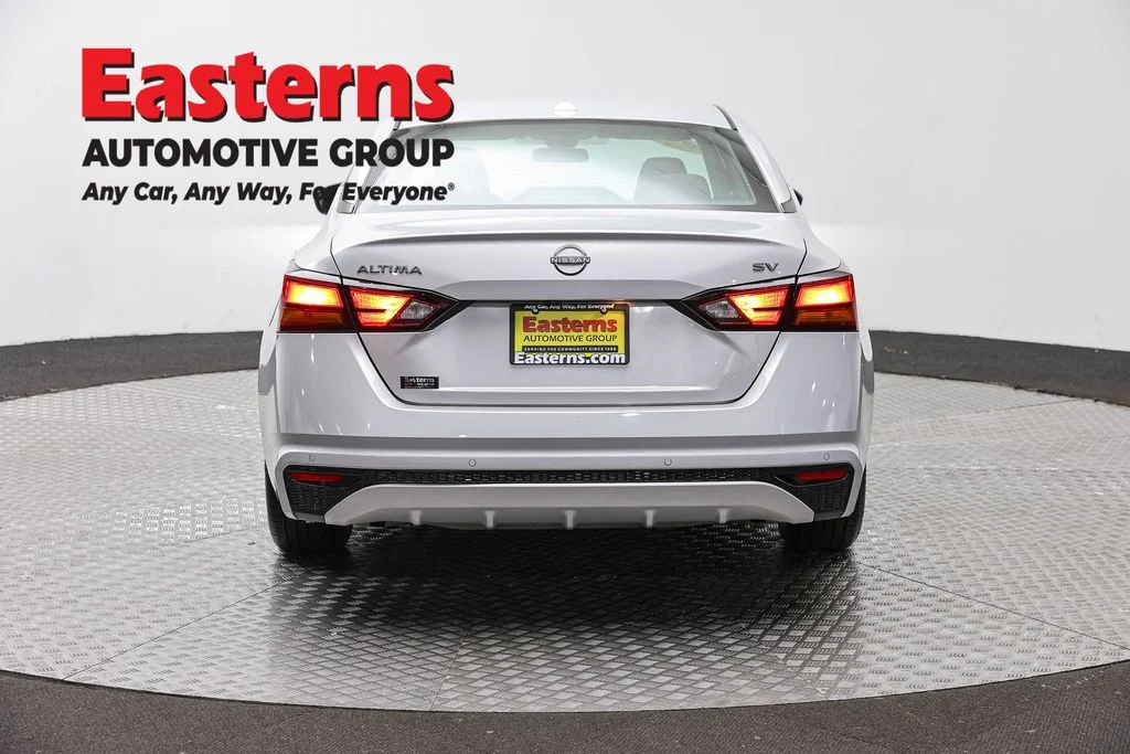 Used 2024 Silver Nissan 2.5 SV image 6