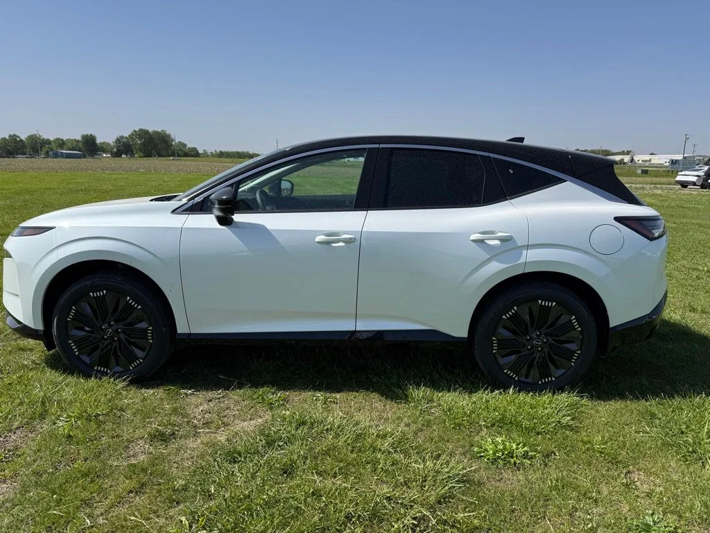 New 2026 White Pearl Nissan Platinum image 8