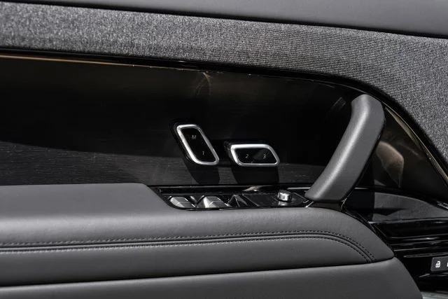 New 2026  Land Rover Dynamic SE image 51