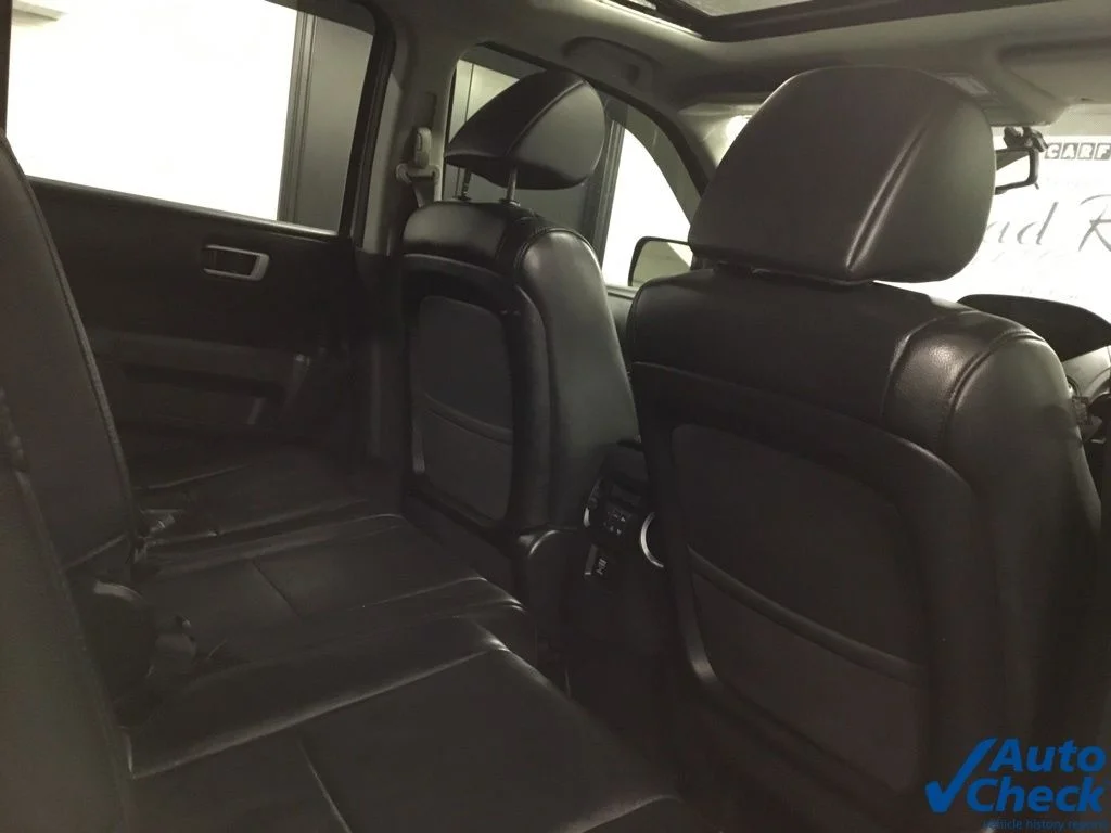 Used 2013 Silver Honda EX-L image 31