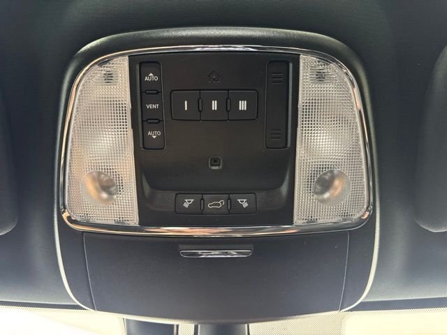 Used 2021 Diamond Black Jeep Laredo X image 14