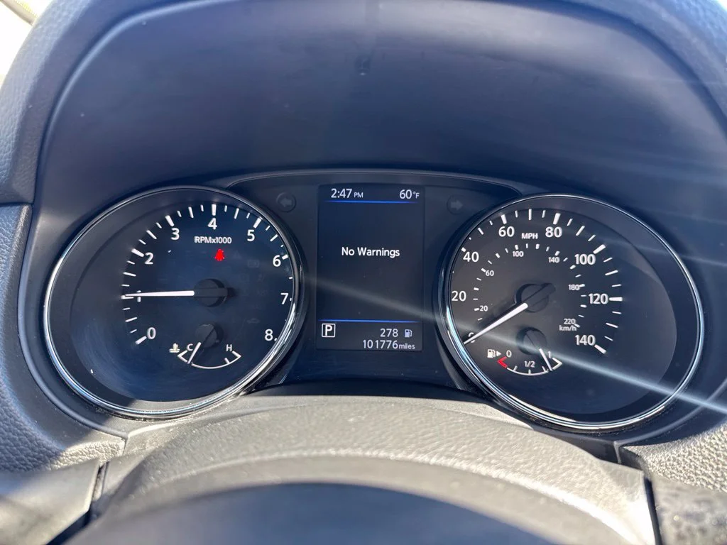 Used 2021 Gray Nissan S image 27