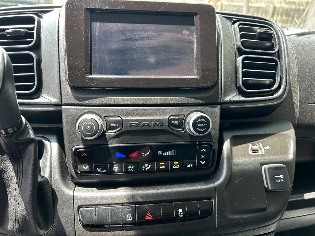 Used 2025 White Ram Base image 18