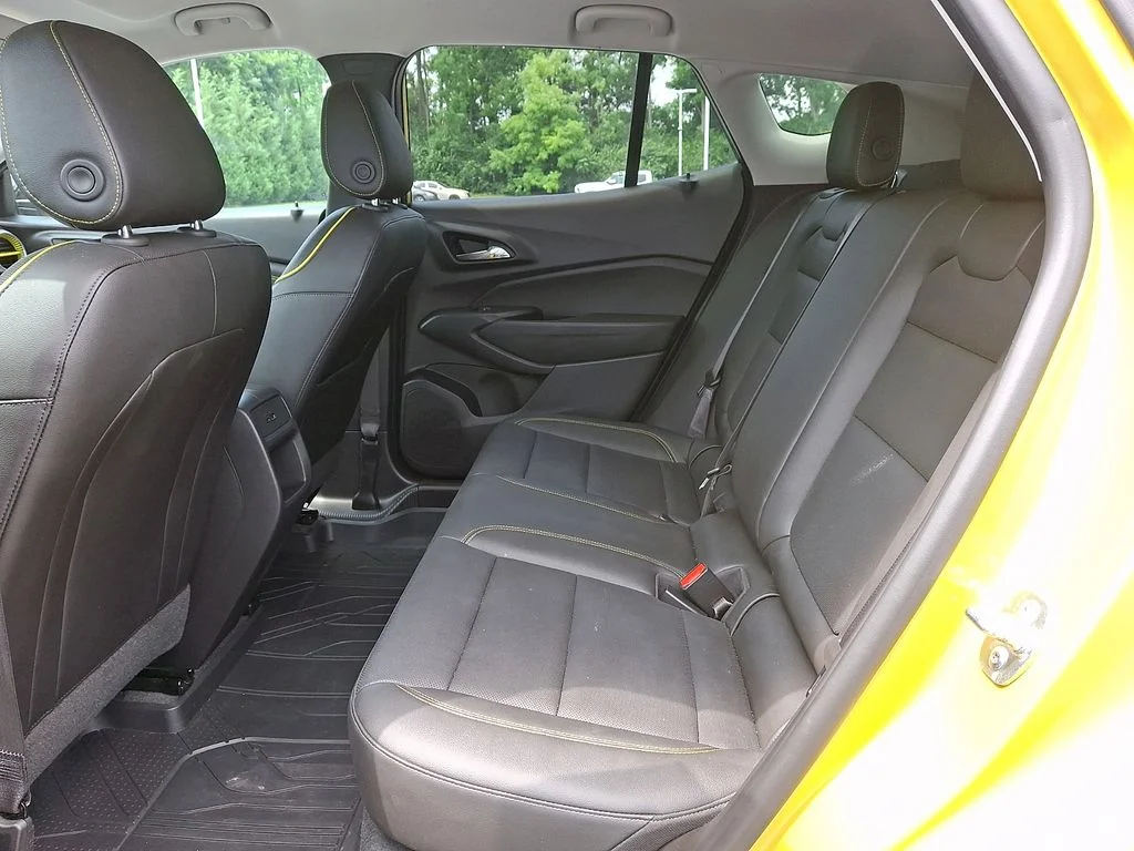 Used 2025 Yellow Chevrolet ACTIV image 10