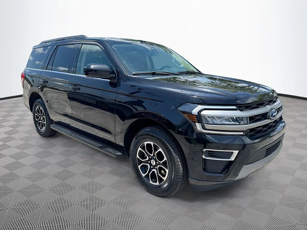 Used 2024 Black Ford XLT image 4
