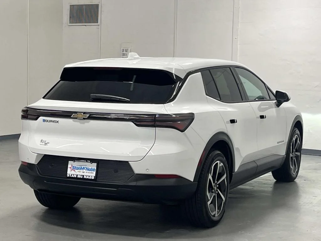 Used 2025 Summit White Chevrolet LT image 8