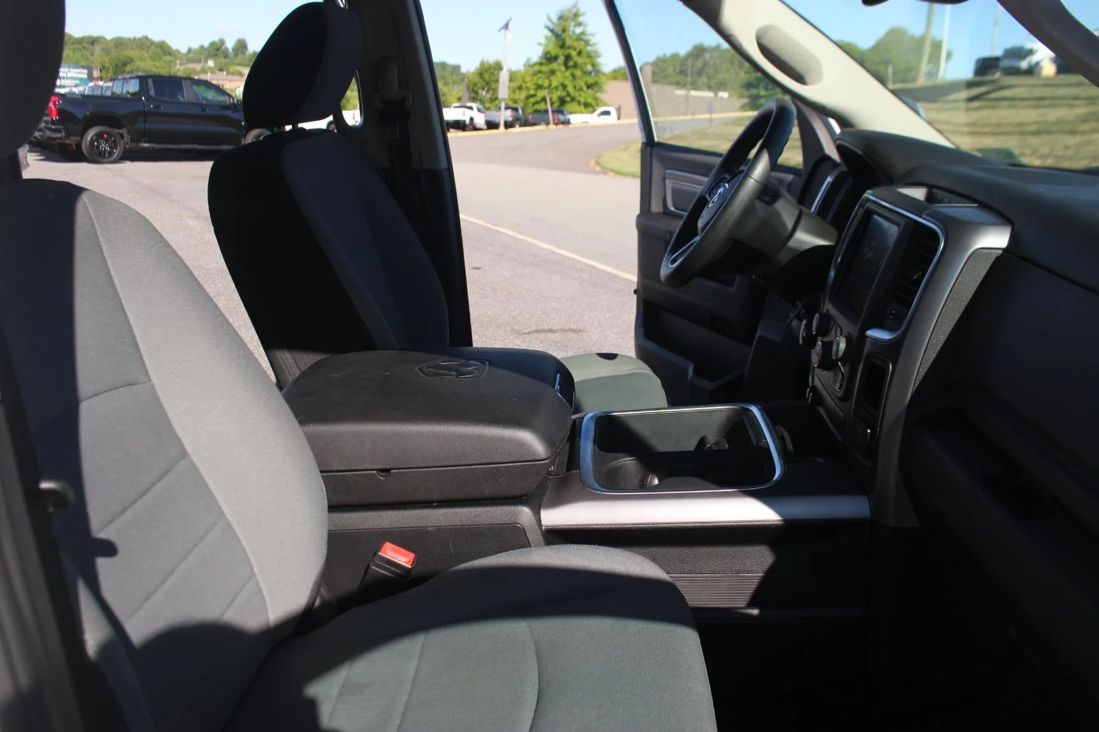 Used 2023 White Ram SLT image 32