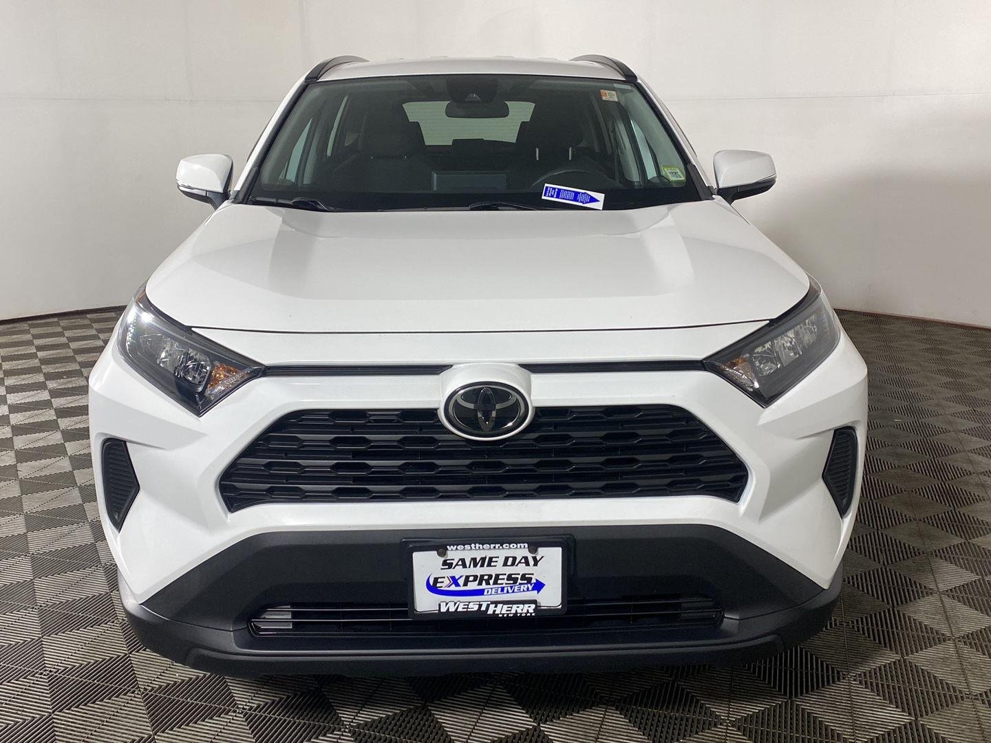 Used 2020 Super White Toyota LE image 6