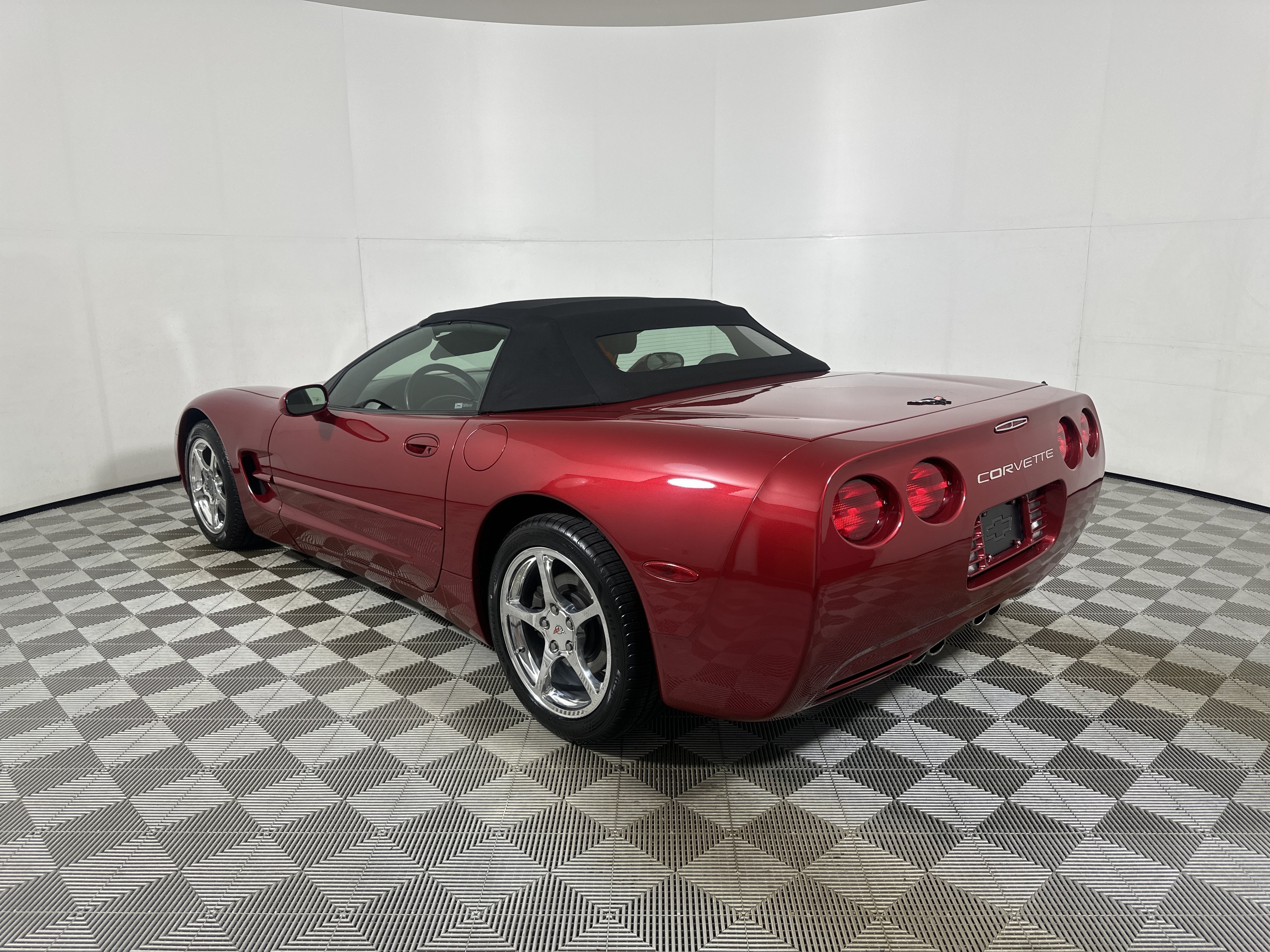 Used 2002 Magnetic Red Metallic II Chevrolet  image 5