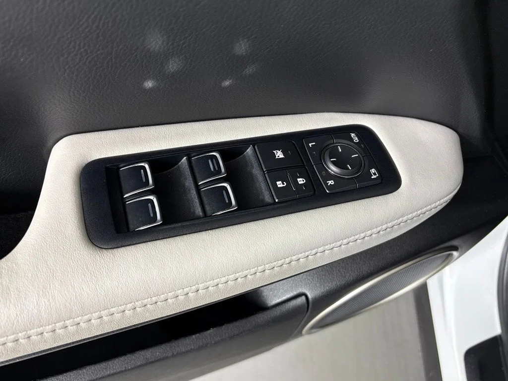 Used 2016 White Lexus 350 F Sport image 15