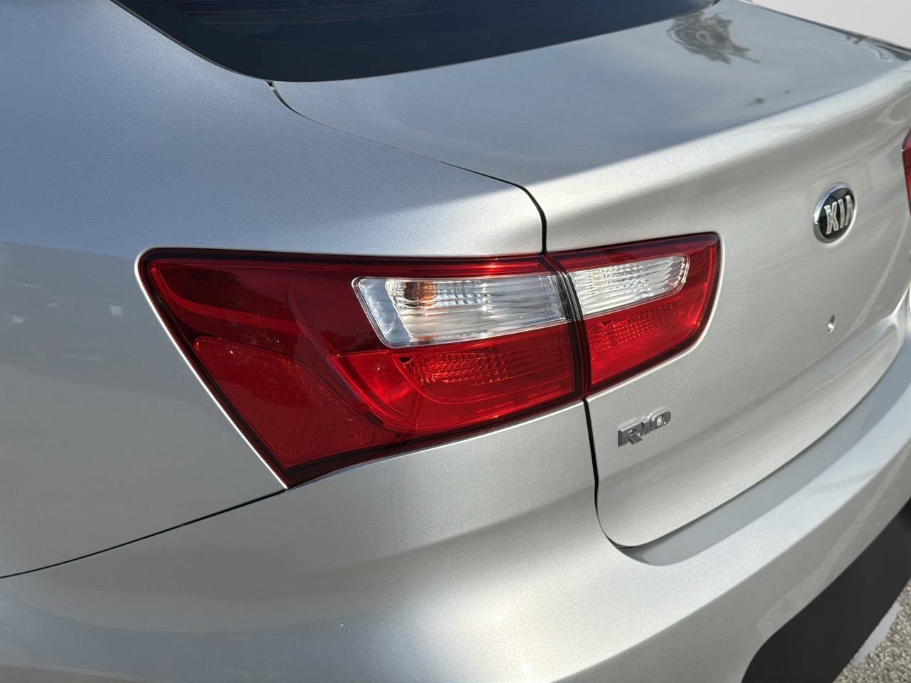 Used 2016 Bright Silver Metallic Kia LX image 7