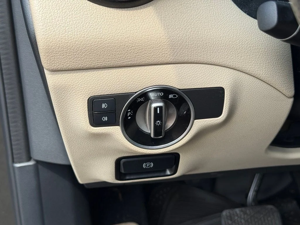 Used 2019 Black Mercedes-Benz GLA 250 image 17