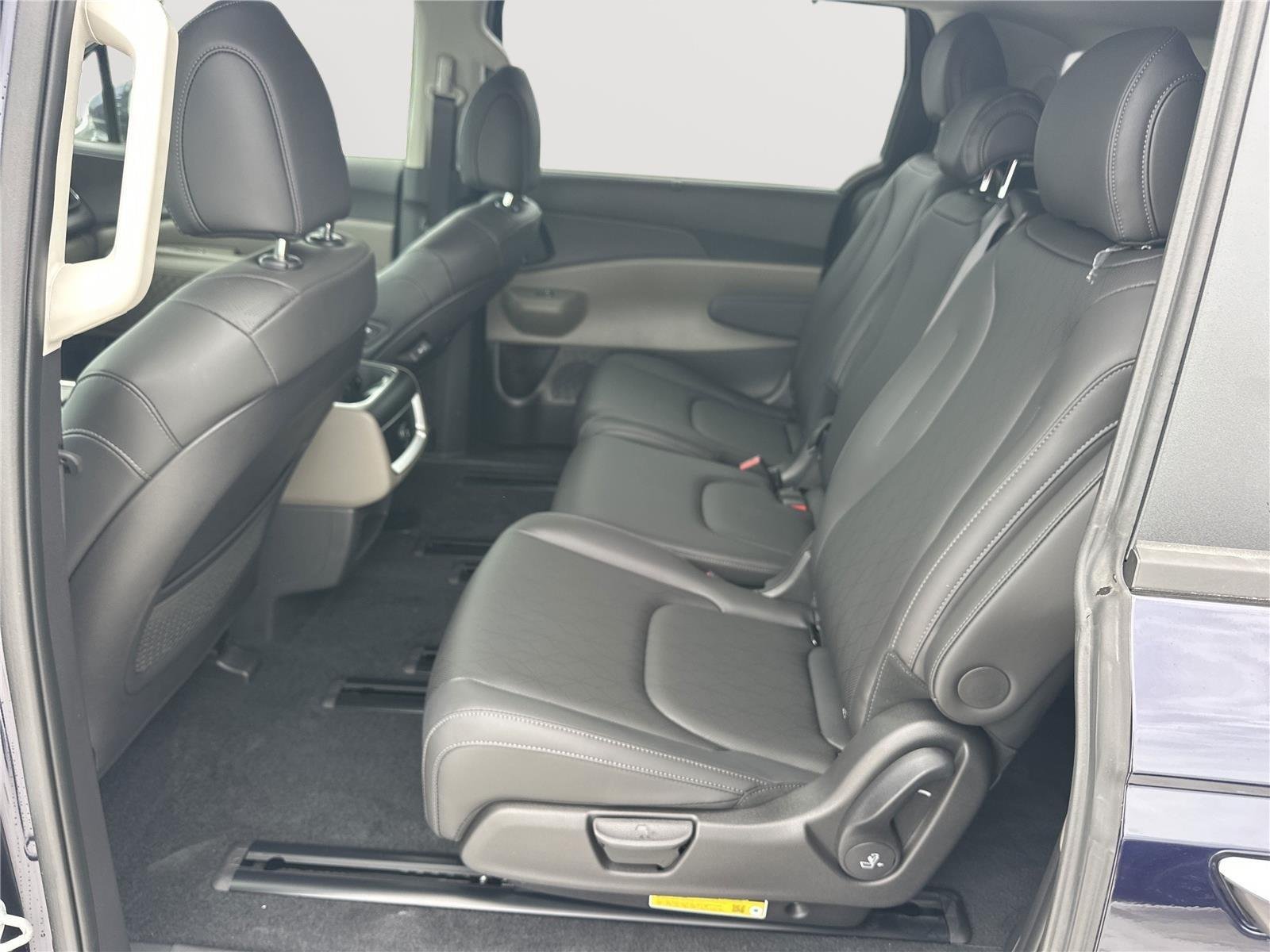 New 2026 Deep Chroma Blue Kia EX image 19