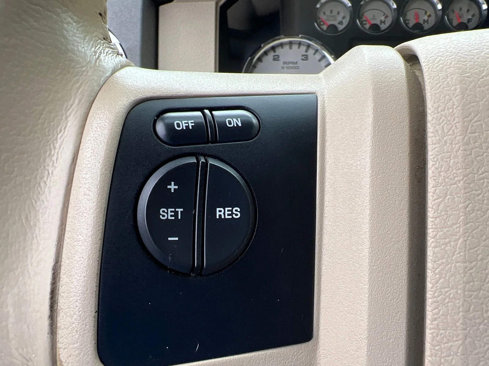 Used 2009 Royal Red Clearcoat Metallic Ford Lariat image 24