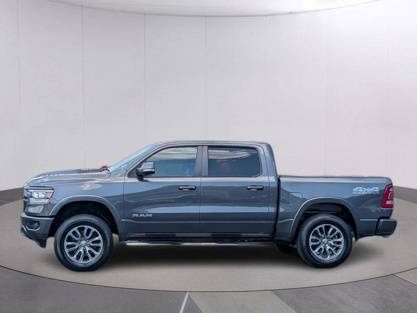 Used 2020 Granite Crystal Metallic Clearcoat Ram Laramie image 3