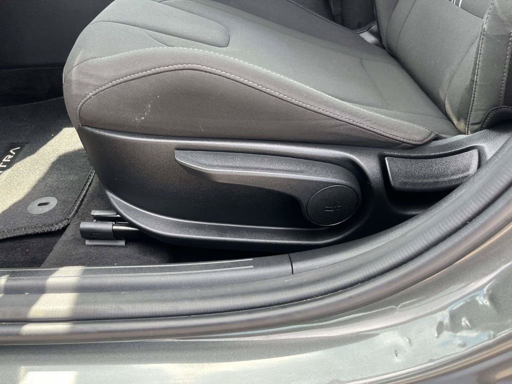 Used 2025 Gray Hyundai SEL Sport image 16