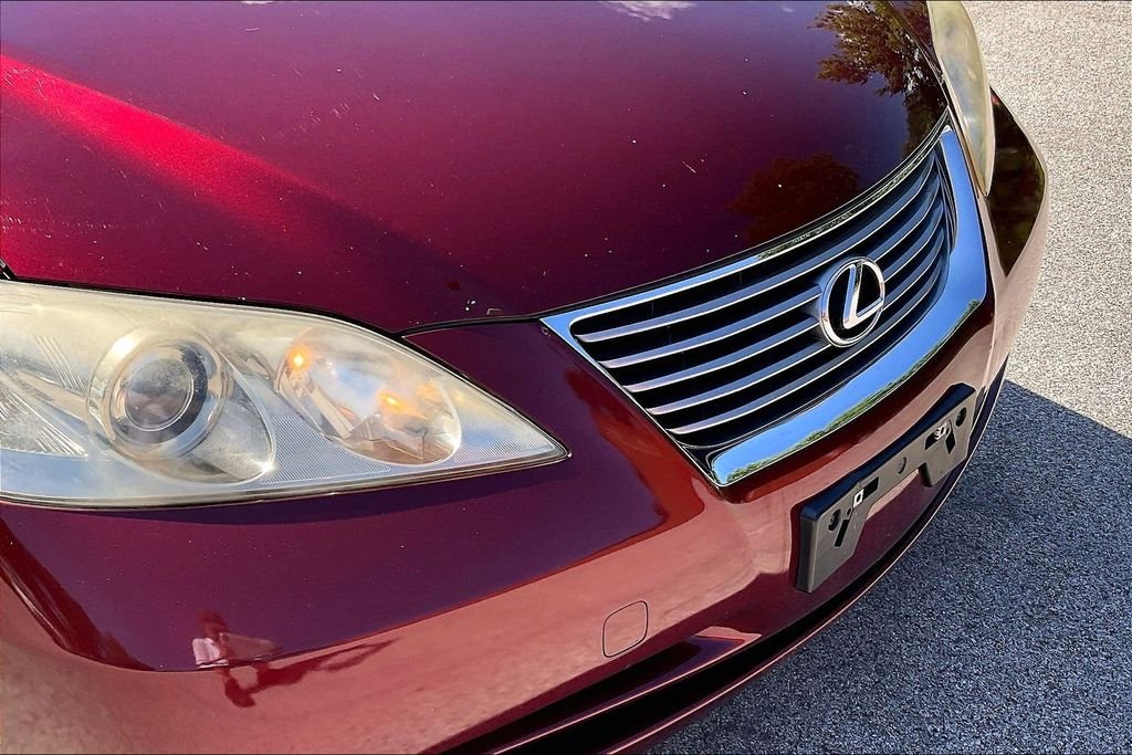 Used 2007 Red Lexus 350 image 30