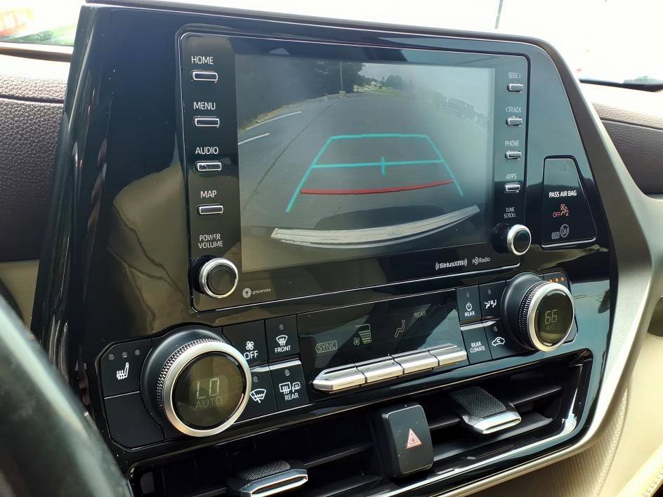 Used 2020 Midnight Black Metallic Toyota Hybrid XLE image 21