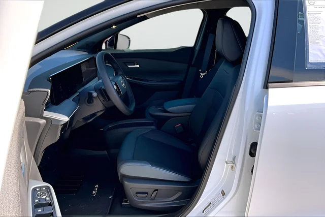 New 2026 Everest White Pearl TriCoat / Super Black Two-tone Nissan SV+ image 10