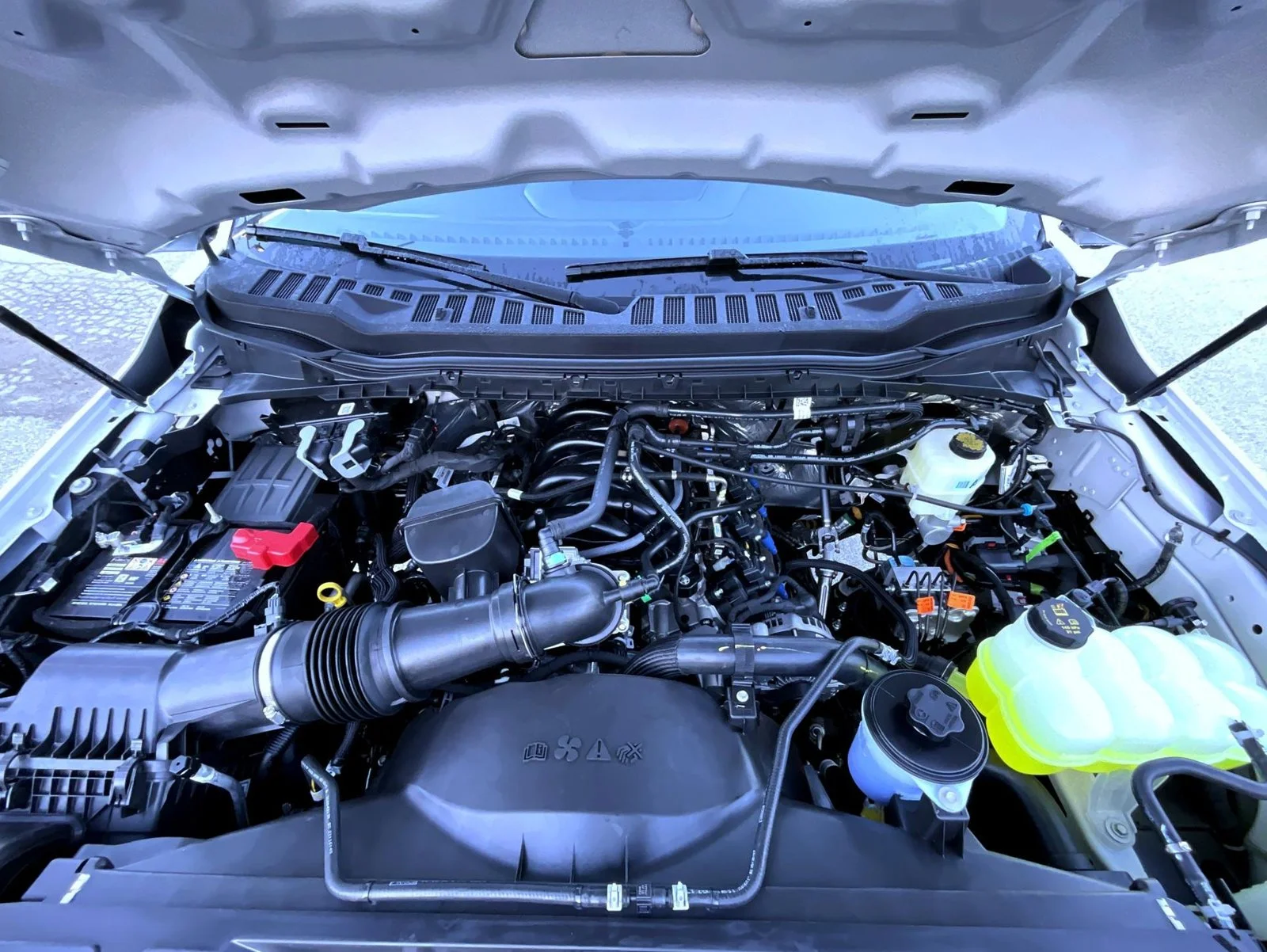 New 2027 White Ford Lariat image 27