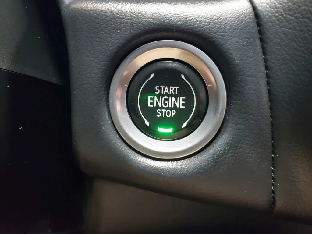Used 2023 Summit White GMC SLE image 17