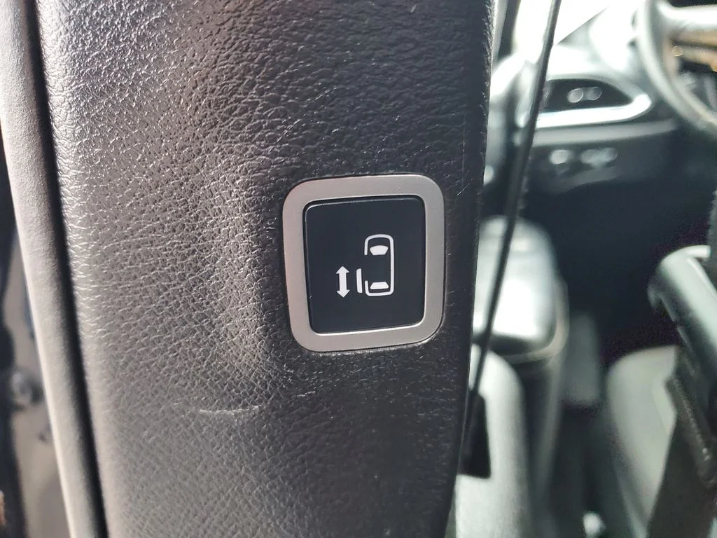 Used 2019 Black Chrysler Touring Plus image 29