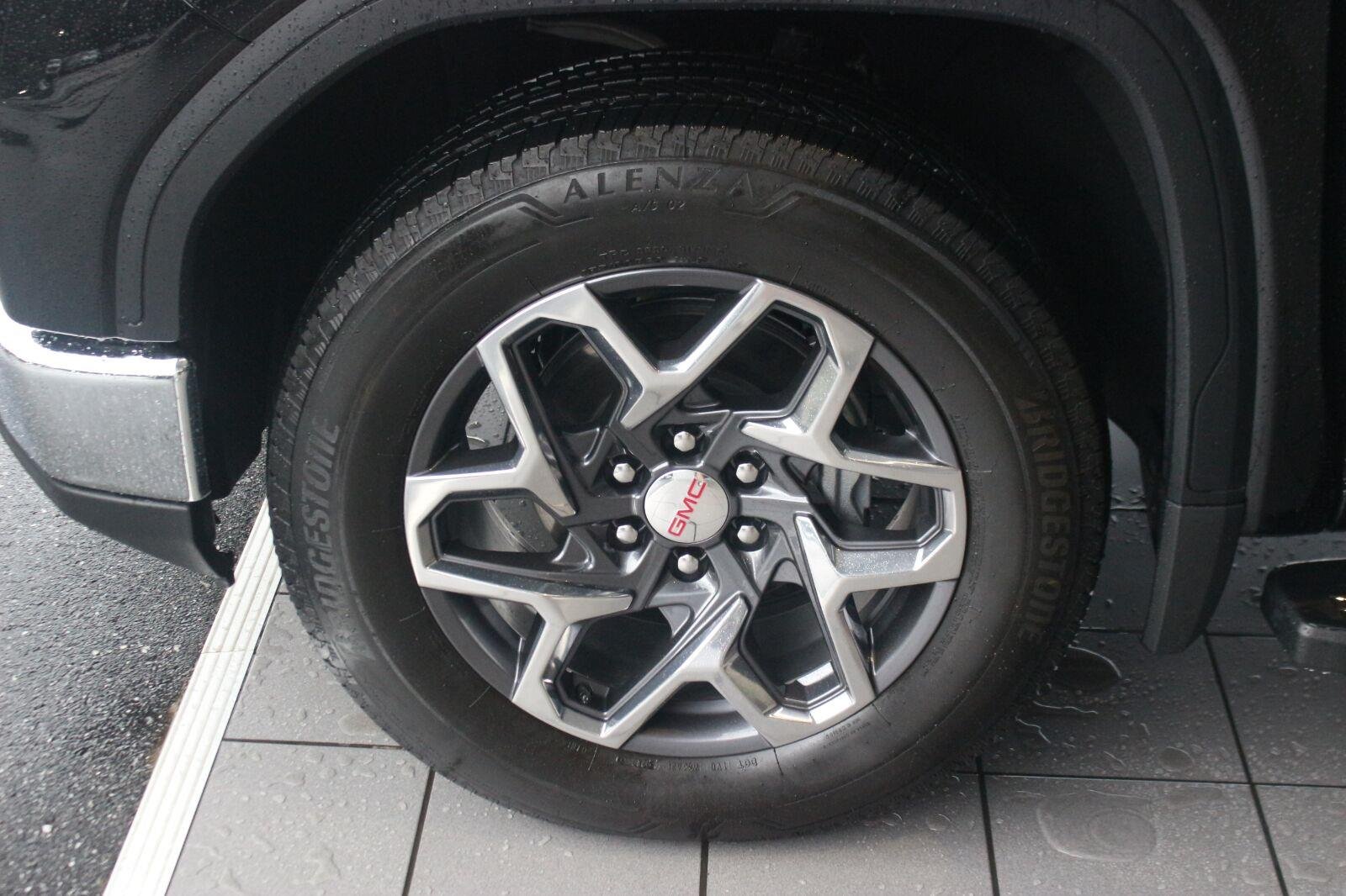 Used 2026 Onyx Black GMC SLT image 33