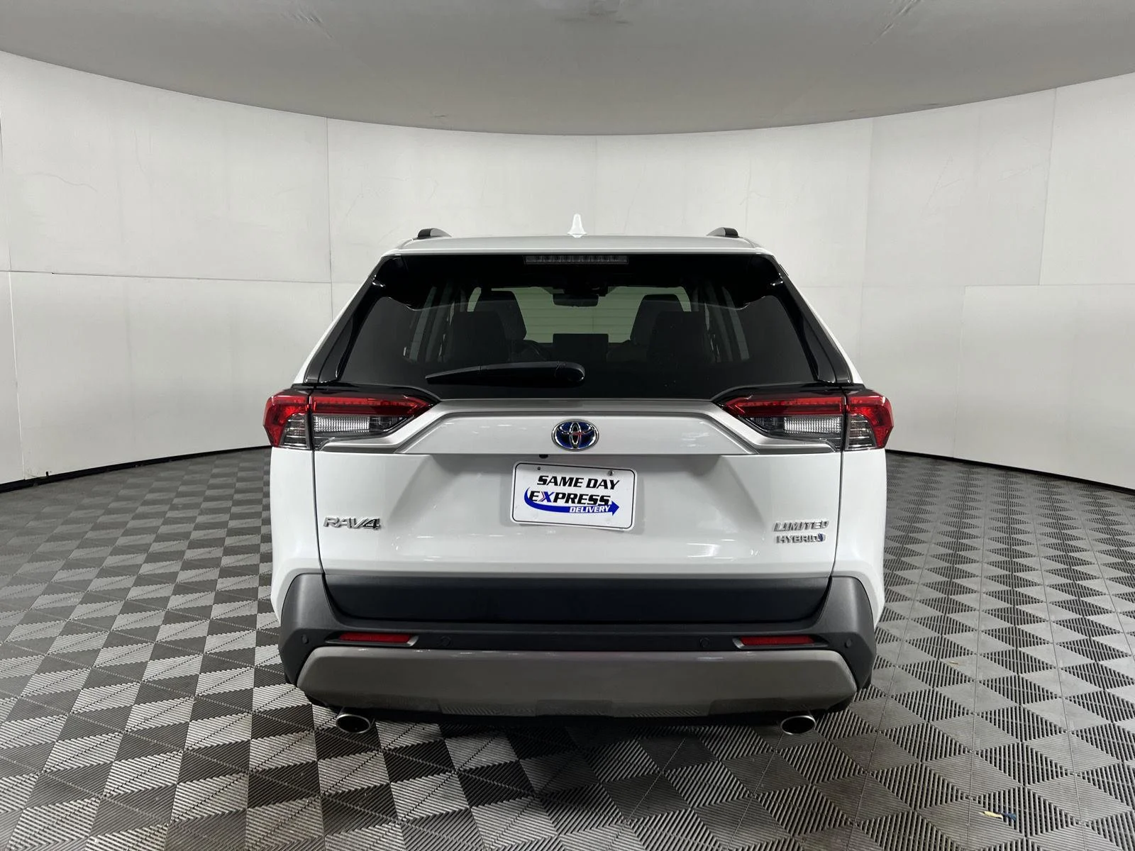 Used 2024 Wind Chill Pearl Toyota Limited image 7
