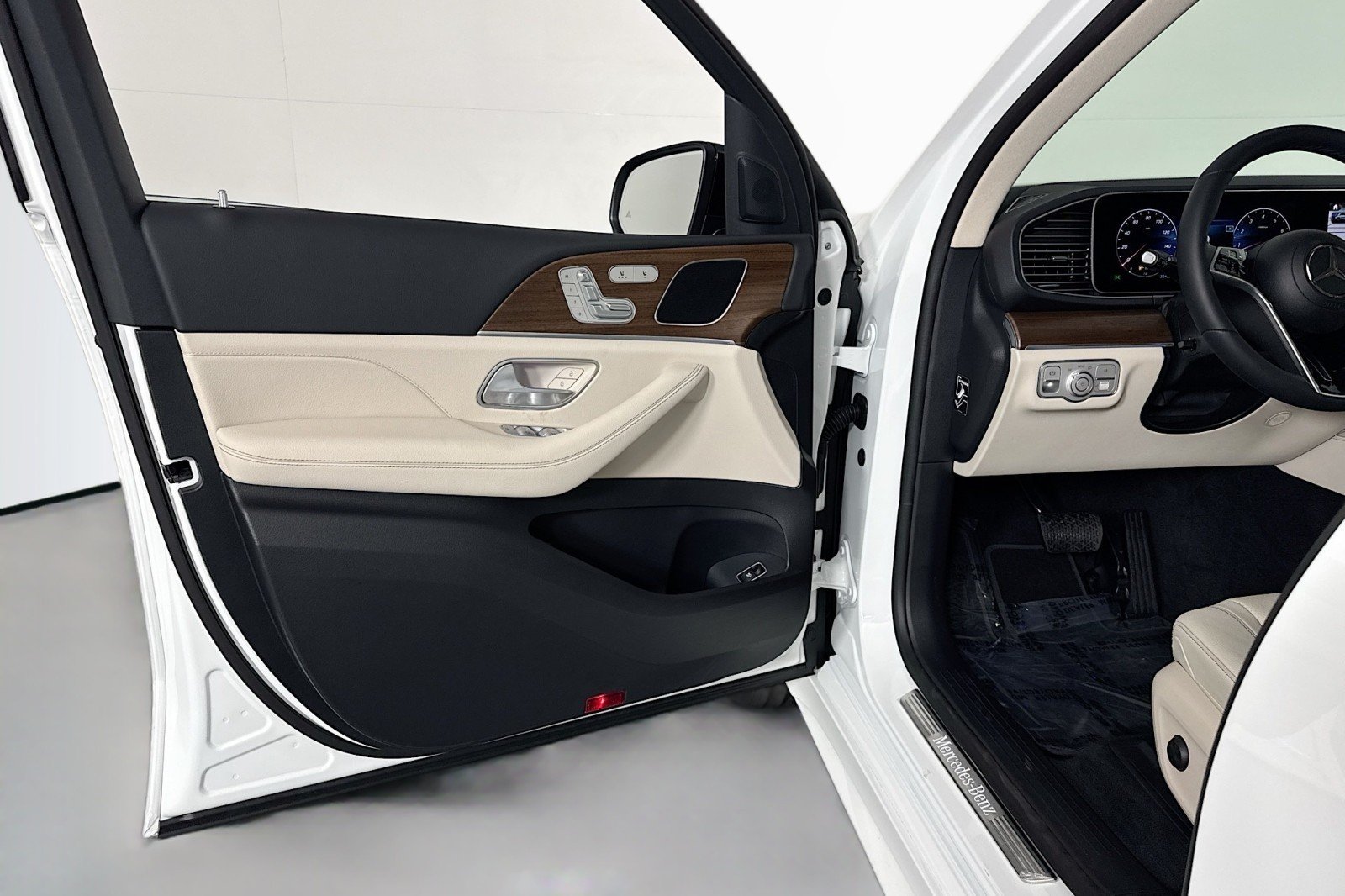 New 2026 Polar White Mercedes-Benz GLE 450 4MATIC® SUV image 20