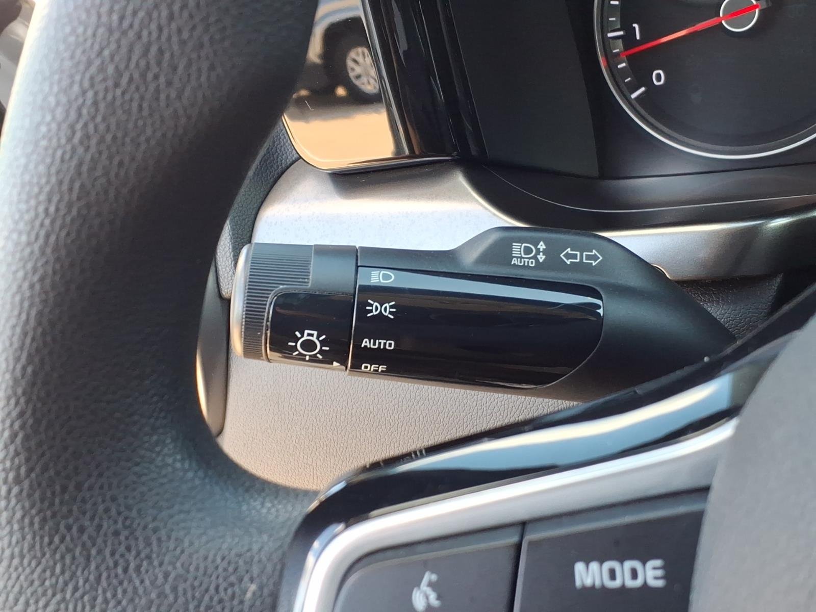 Used 2022 SILVER Kia LX image 25