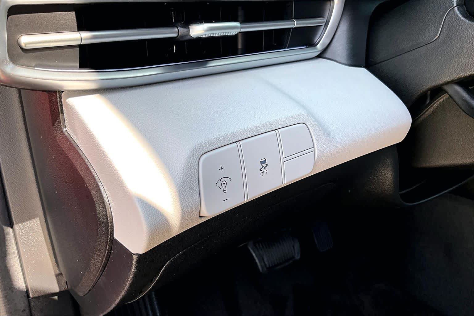 2025 Hyundai Elantra Limited - Photo 32