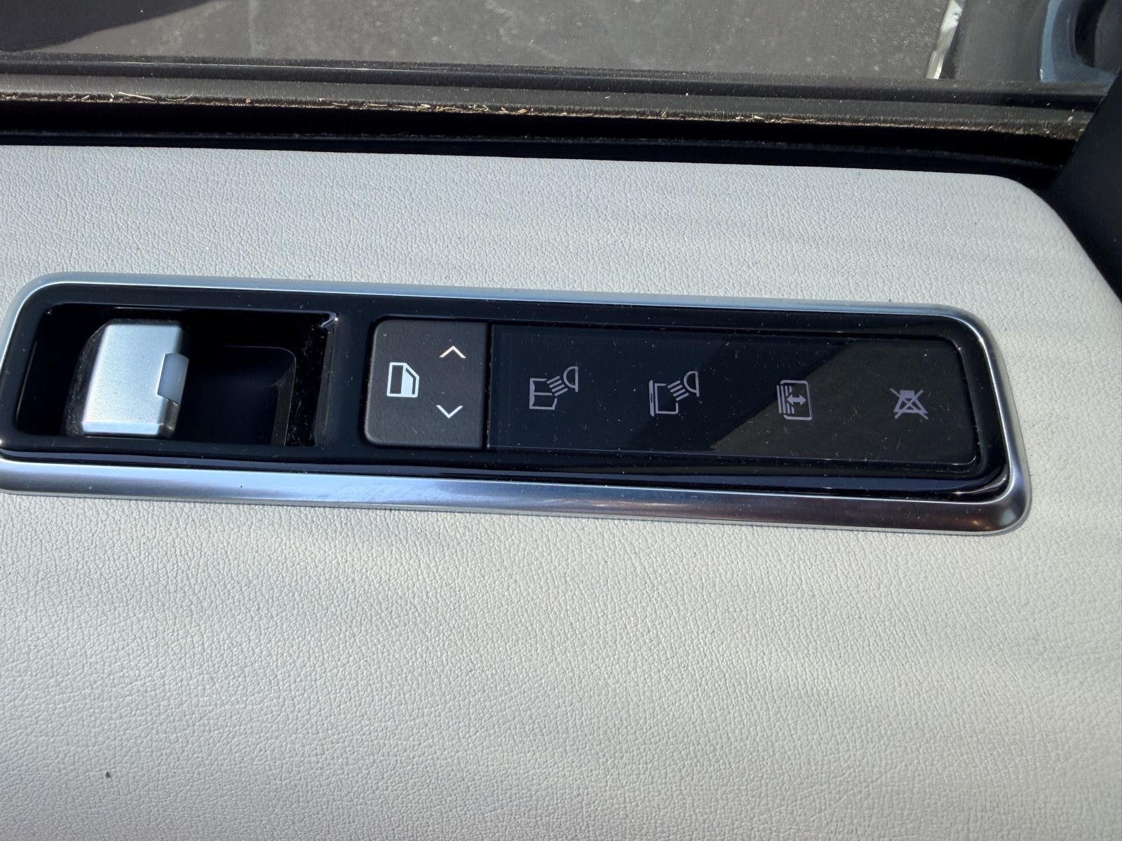 Used 2019 Byron Blue Metallic Land Rover HSE image 15