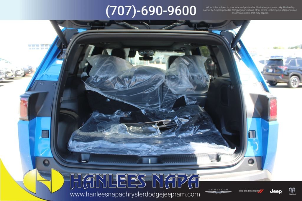 New 2026 Hydro Blue Pearl-Coat Exterior Paint Jeep Overland image 10