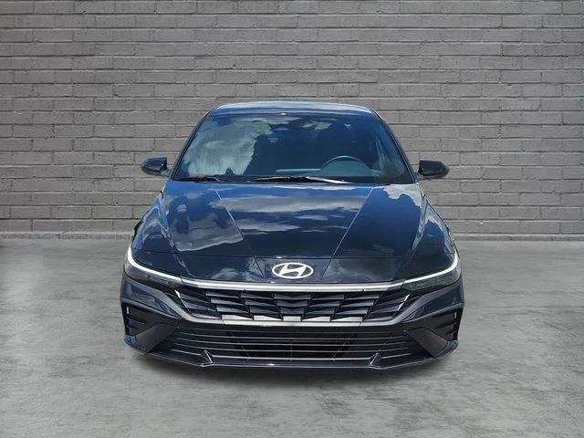 Used 2025 Black Hyundai SEL Sport image 8