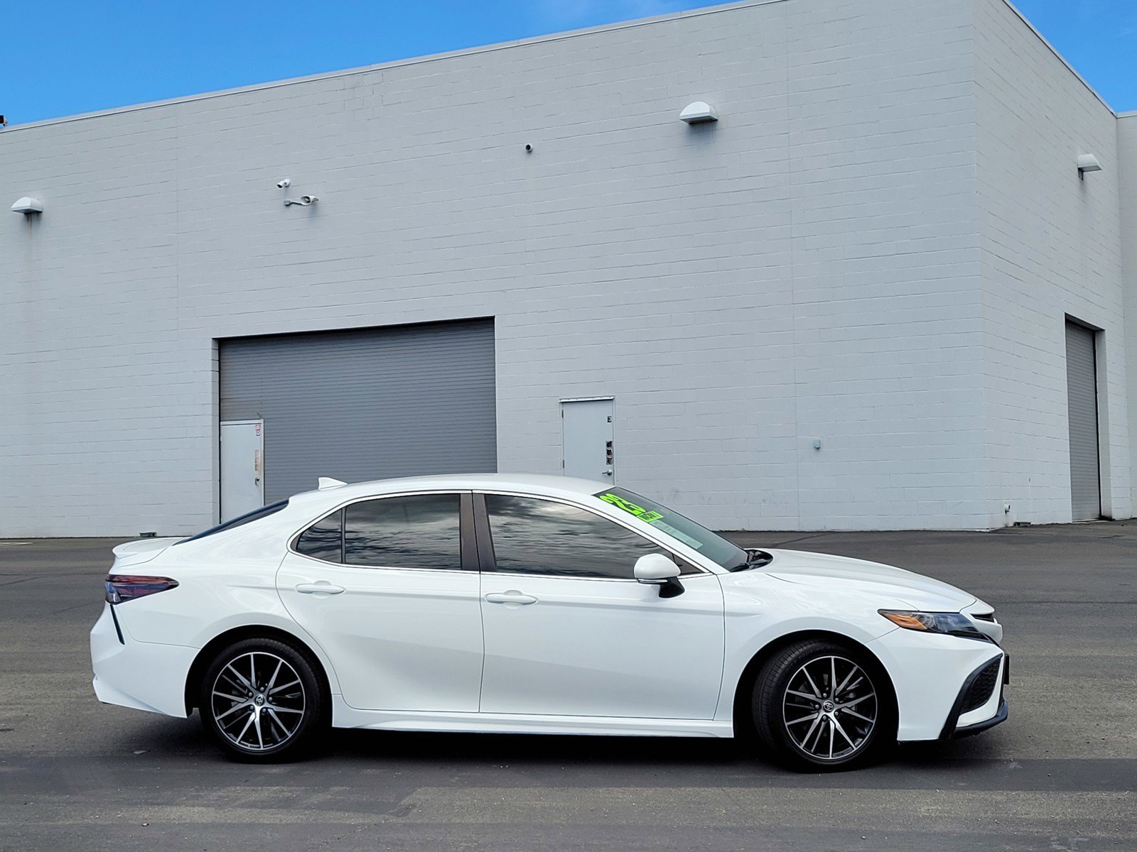 Used 2023 WHITE/BLK Toyota  image 3