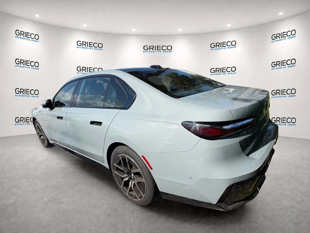 Used 2025 Gray BMW 740i image 4