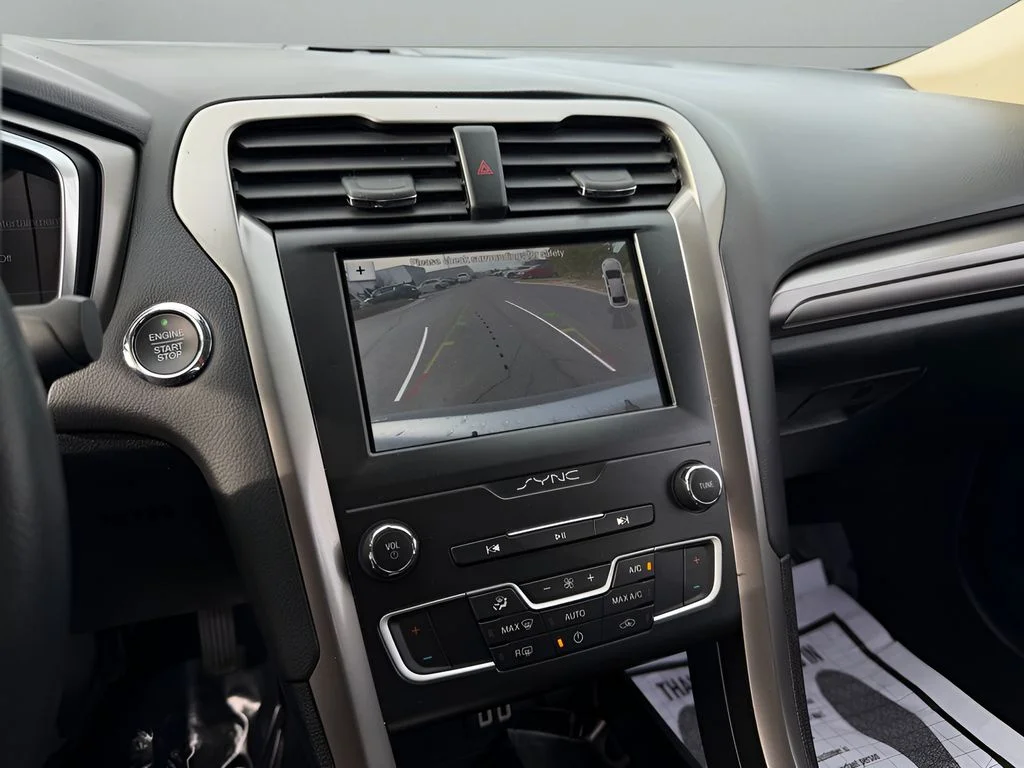 Used 2019 Silver Ford SE image 16