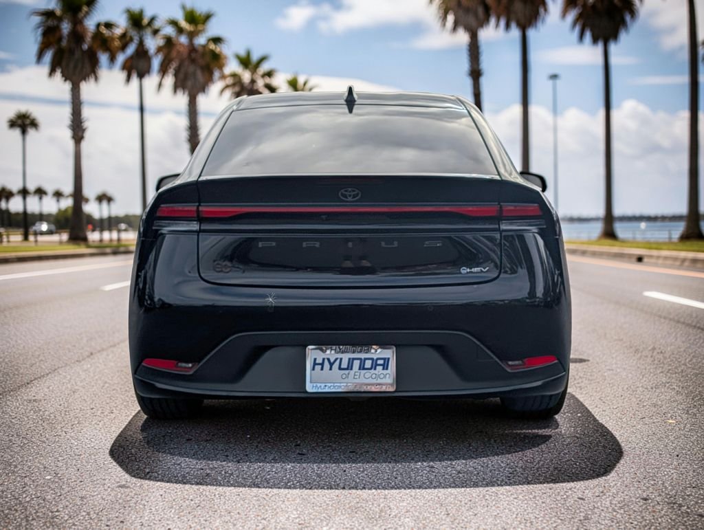 2024 Toyota Prius LE - Photo 6