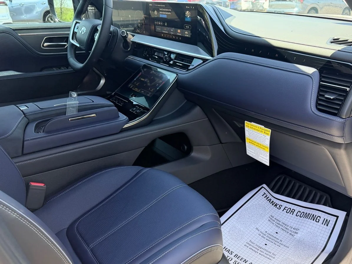 New 2027 2T RADIANT WHIT INFINITI Sport 4WD image 11