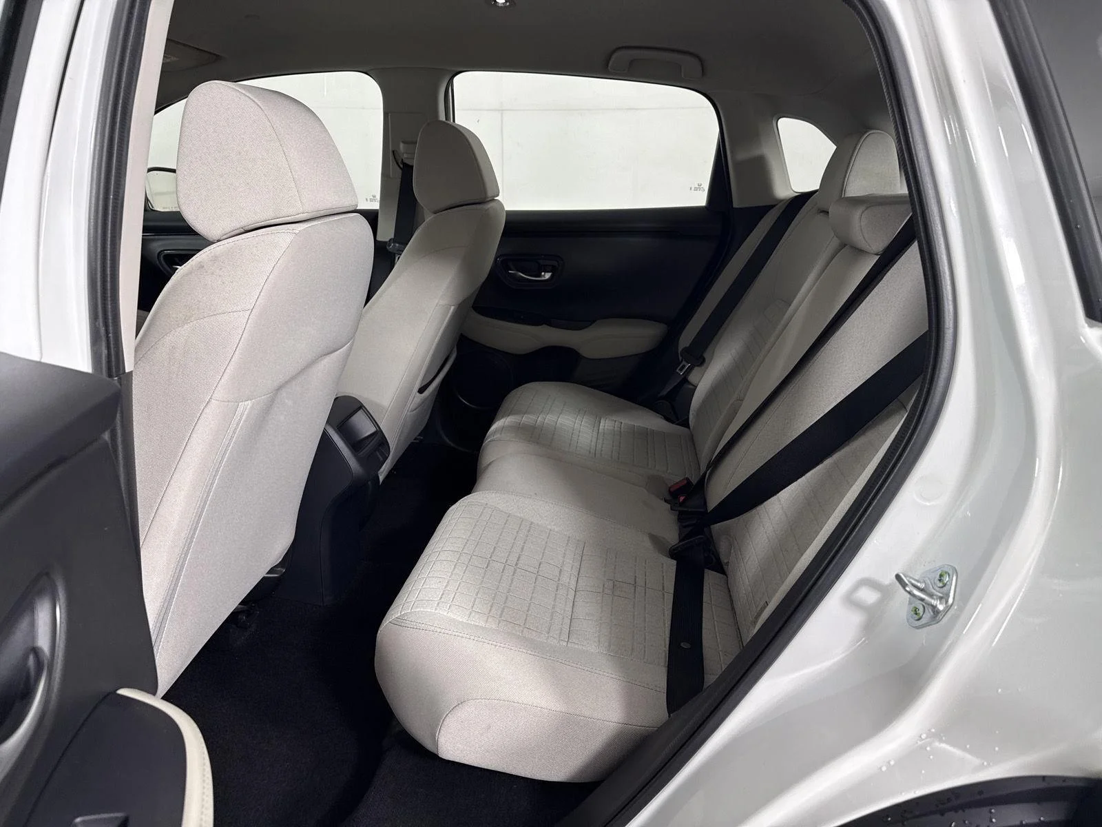 Used 2025 Platinum White Pearl Honda LX image 21