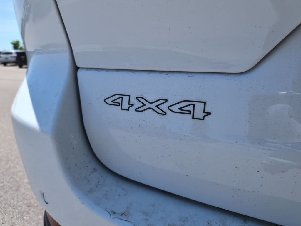 New 2026 White Jeep  image 12