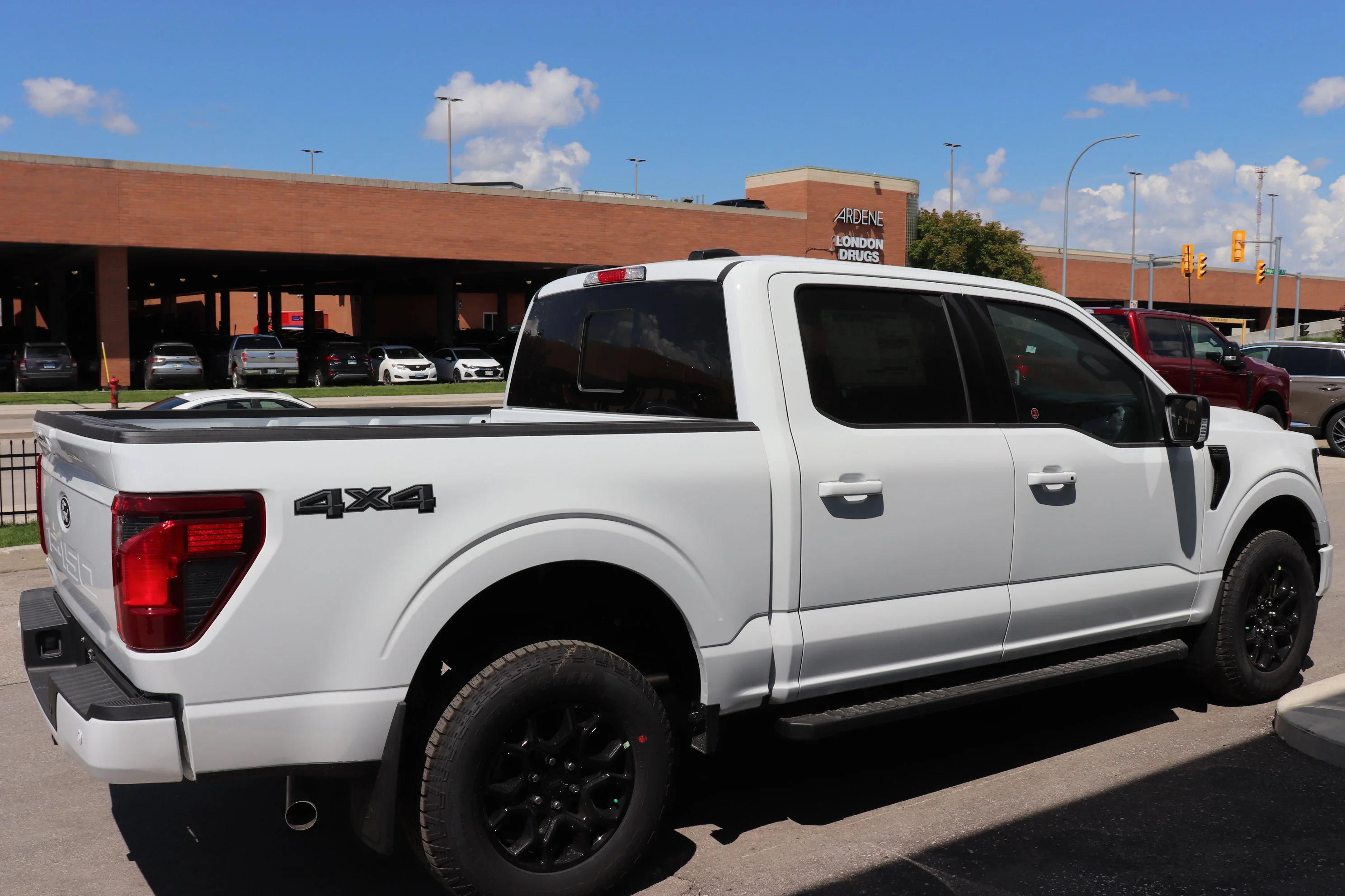 New 2026 OXFORD WHITE Ford XLT image 3