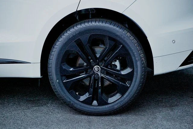 2026 Jaguar F-Pace R-Dynamic S - Photo 6