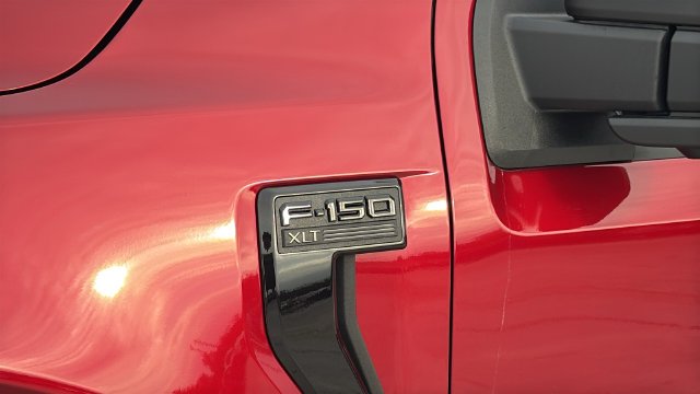 New 2026 Ruby Red Metallic Tinted Clearcoat Ford XLT image 6